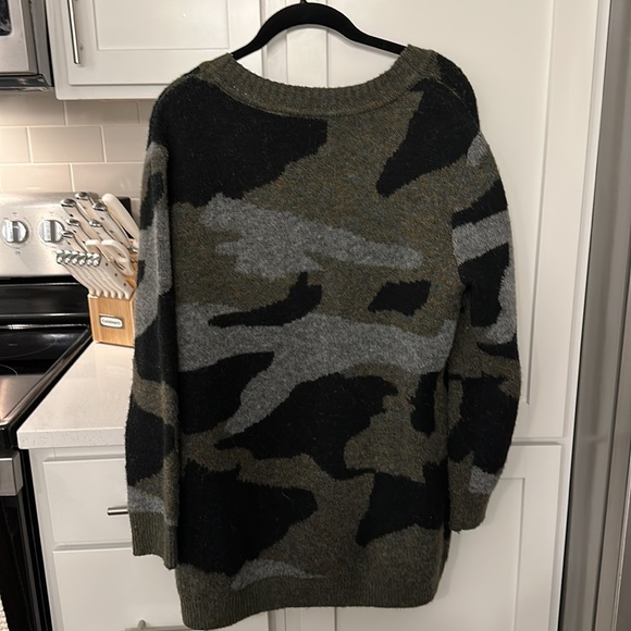 Anthropologie camo cardigan. Excellent condition - Picture 3 of 3